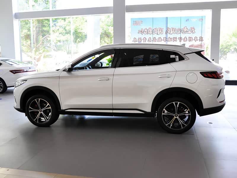 比亚迪 宋plus 2020款 1.5t 自动尊贵型