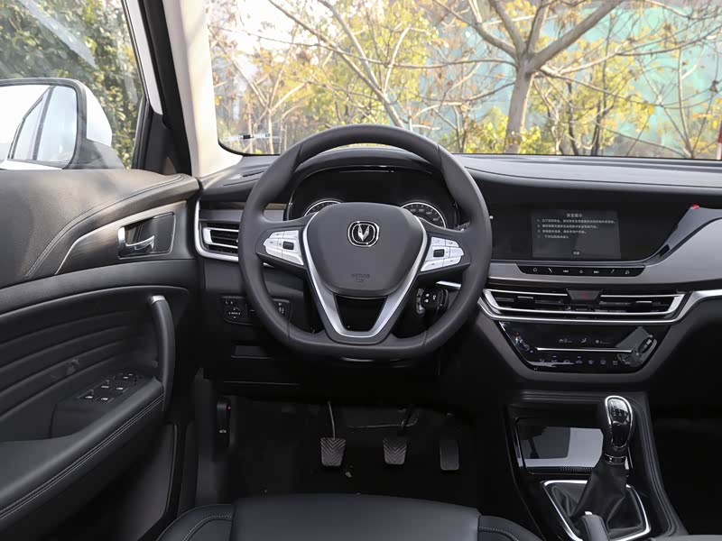 长安汽车 长安cs35plus 2021款 荣耀百万版 1.6l 手动精英版