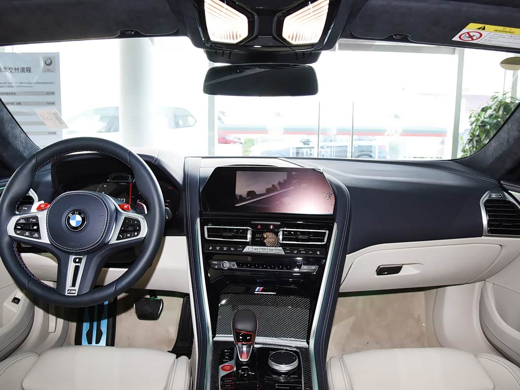 宝马m 宝马m8 2019款 m8 双门轿跑车 雷霆版 象牙白色/暗夜蓝色 中控