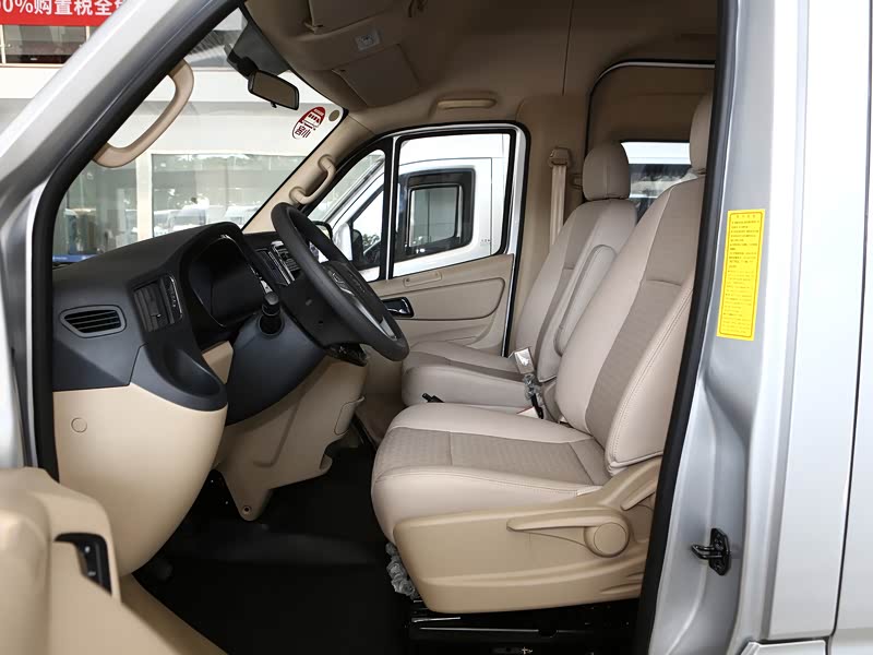 0t 小客豪华版2.0t手动长轴中顶后单胎9座