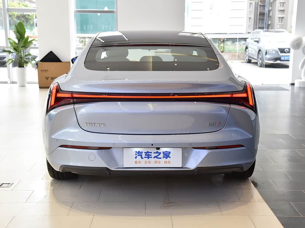 合众汽车 哪吒s 2022款 增程版 1160km 后驱小版