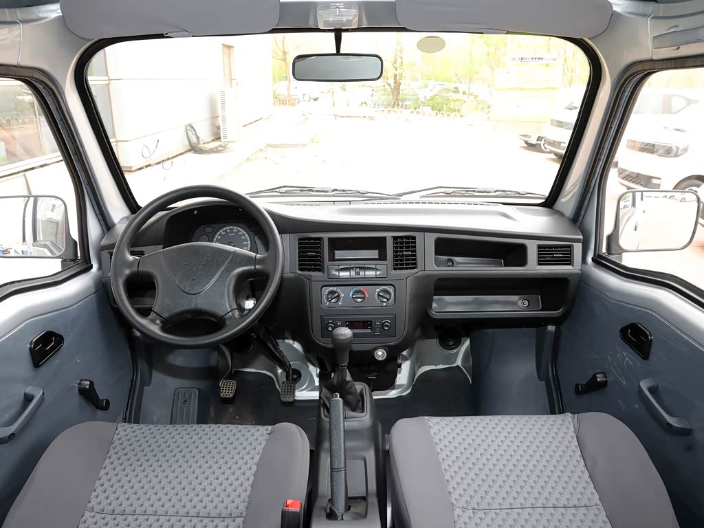 上汽通用五菱 五菱之光小卡 2023款 1.5l 双排lar