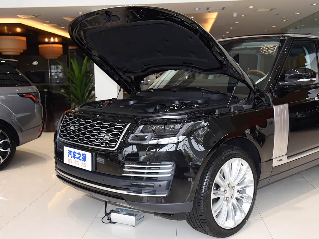 路虎(进口) 揽胜 2022款 3.0 l6 400ps 尊崇创世加长版
