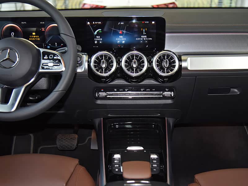 北京奔驰 奔驰glb 2022款 glb 200 时尚型 中控方向盘已经是最后一张