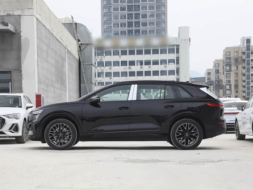 上汽奥迪 奥迪q5 e-tron 2023款 40 e-tron 星耀型 机甲套装