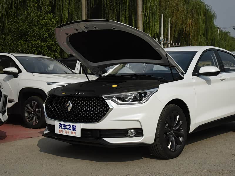 上汽通用五菱 新宝骏rc-6 2019款 1.5t cvt 24小时在线豪华型