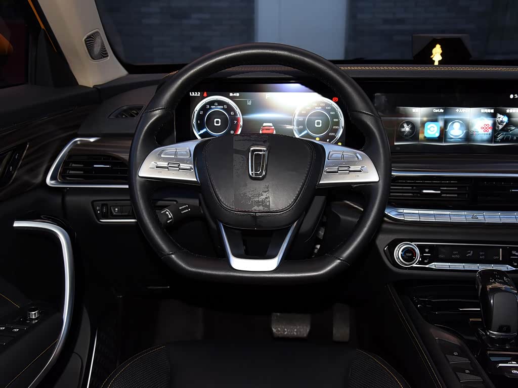 一汽奔腾 奔腾t77 2018款 试装车 中控方向盘已经是最后一张,您还可以