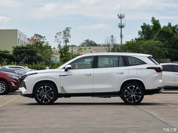 荣威rx9店内可试乘试驾售价1758万元起