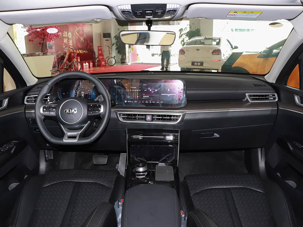 东风悦达起亚 k5凯酷 2020款 270t cvvd 时尚版 黑色 中控方向盘已经