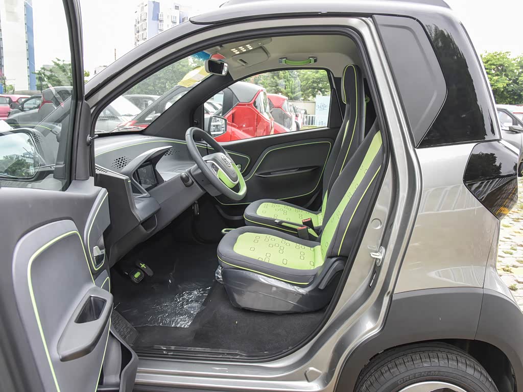 上汽通用五菱 宝骏e100 2020款 305km 智行版