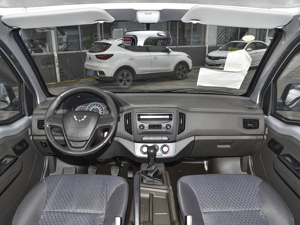 上汽通用五菱 五菱荣光新卡 2023款 1.5l双排基本型lar