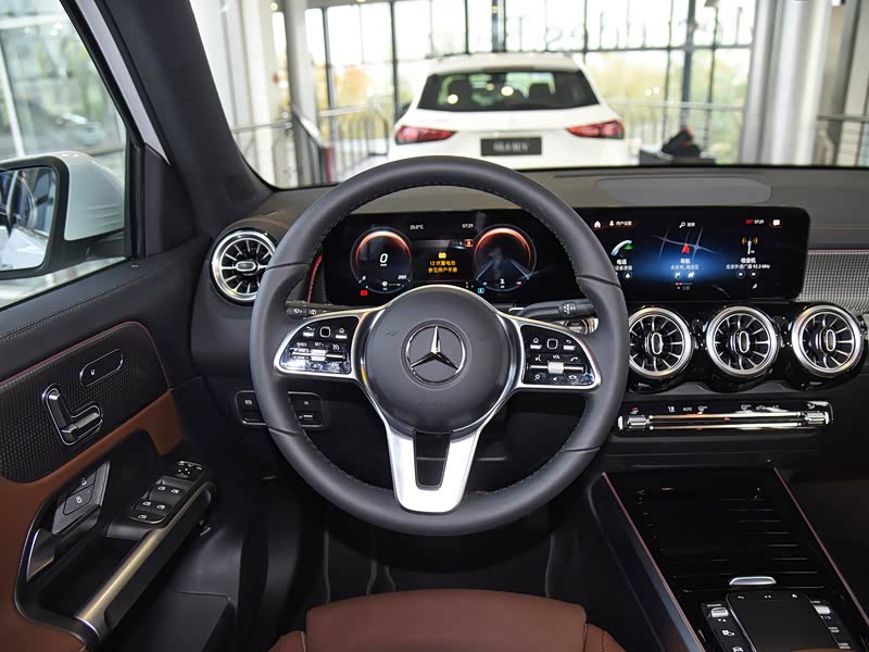 北京奔驰 奔驰glb 2022款 glb 200 时尚型 中控方向盘已经是最后一张