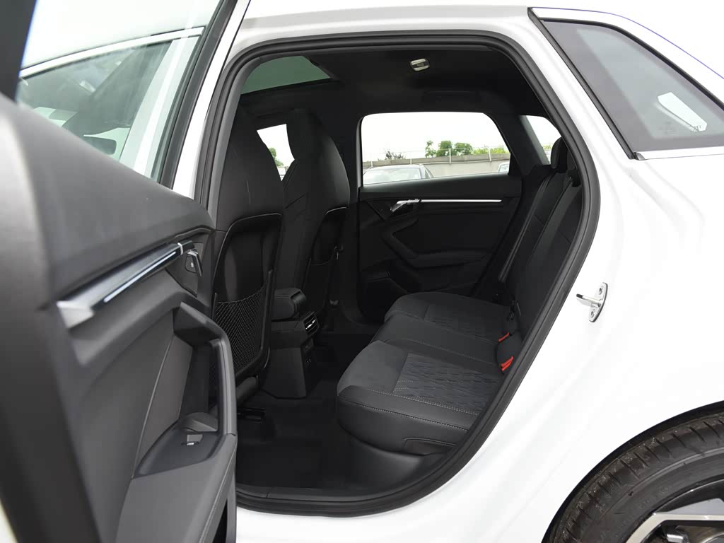 一汽奥迪 奥迪a3 2023款 改款 sportback 35 tfsi 豪华运动型