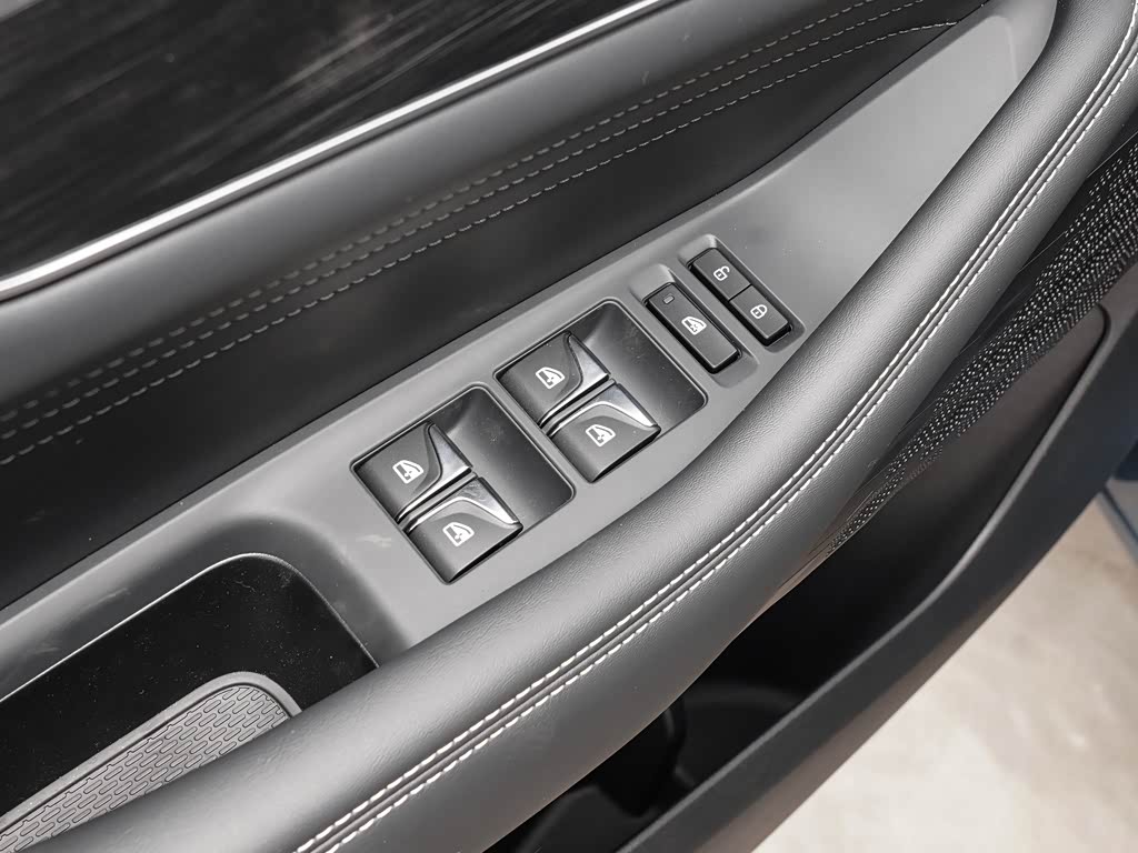 长安汽车 长安uni-k 2023款 2.0t 四驱悦享型