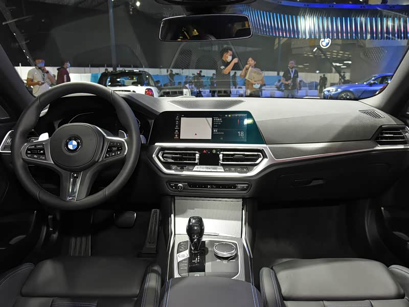 宝马(进口) 宝马2系 2022款 225i m运动曜夜套装 黑色 中控方向盘已经