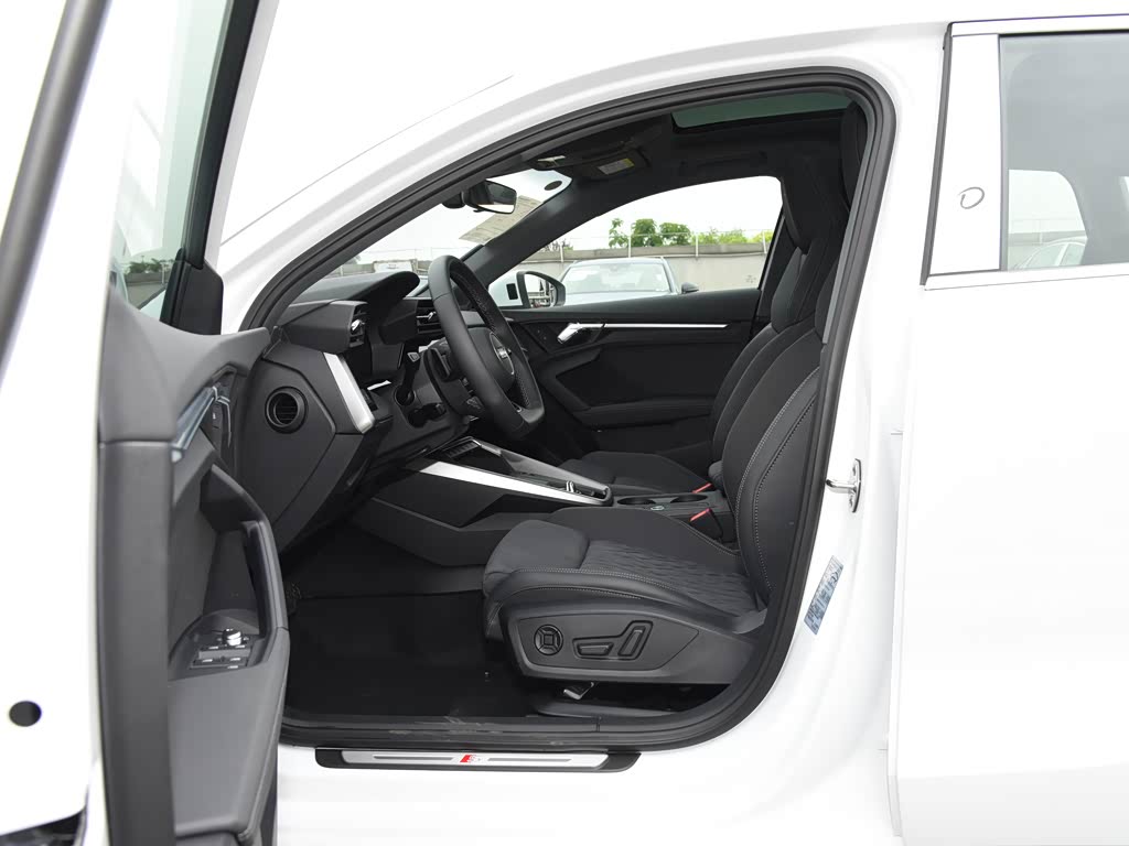 >奥迪a3>2023款改款sportback35tfsi豪华运动型>车厢座椅>1024_768