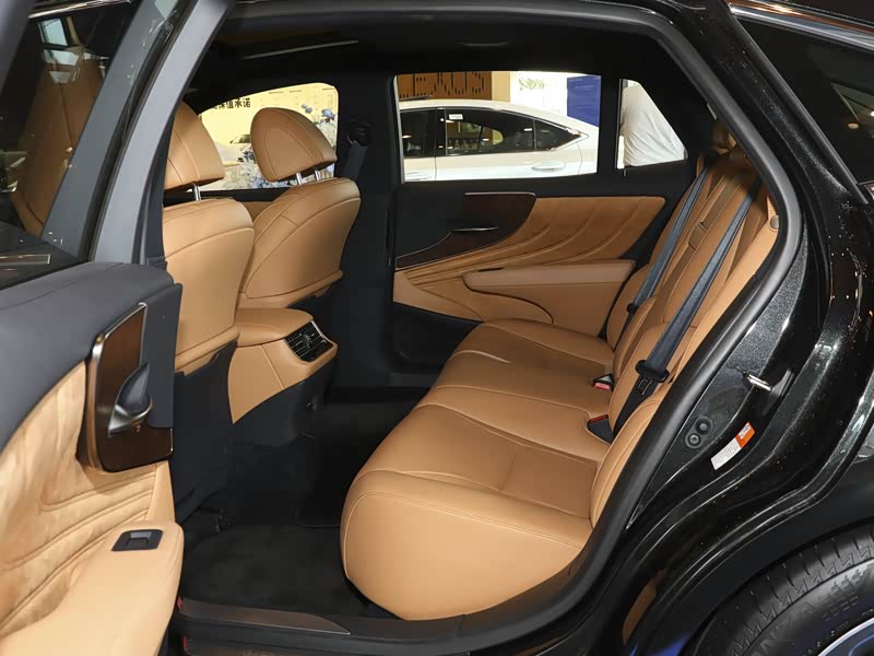 雷克萨斯 雷克萨斯ls 2023款 500h 卓越版