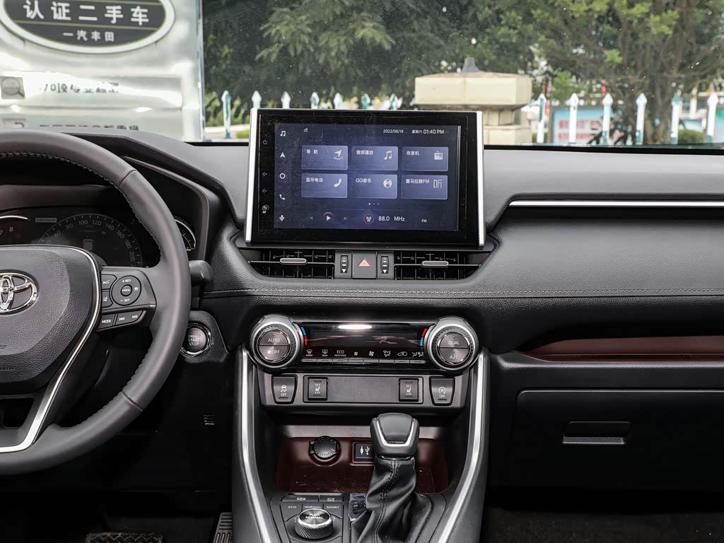 一汽丰田 rav4荣放 2022款 2.0l cvt四驱尊贵版