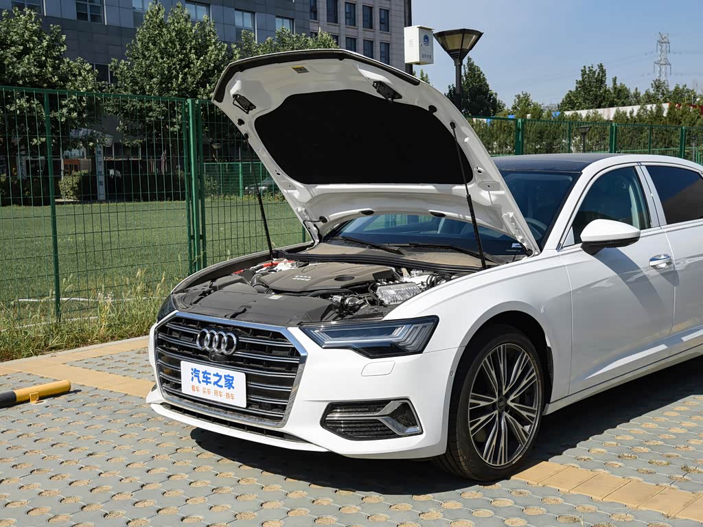 一汽奥迪 奥迪a6l 2023款 改款 55 tfsi quattro 旗舰致雅型