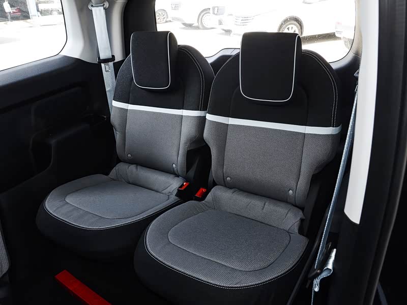 上汽通用五菱 新宝骏e300 2020款 plus 星际智行版