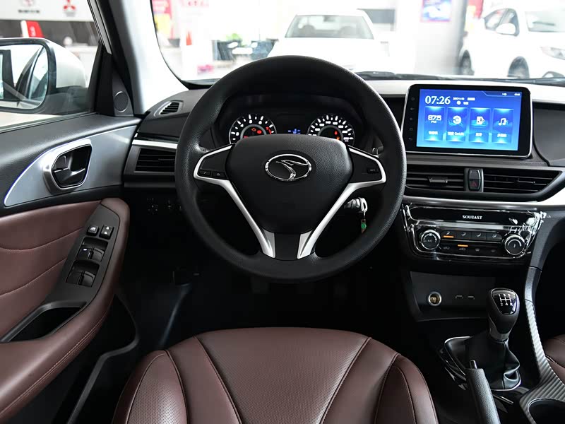 东南汽车 东南a5翼舞 2019款 1.5l 手动翼豪版 国vi