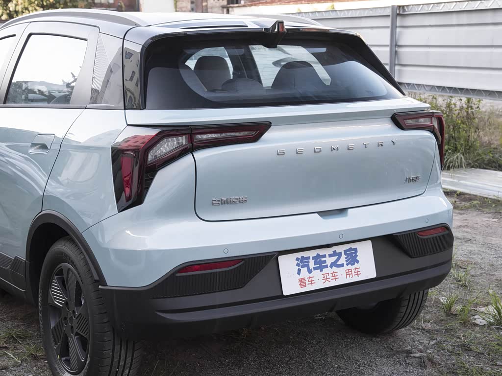 吉利几何 吉利几何e萤火虫 2023款 401km 霹雳虎 5座