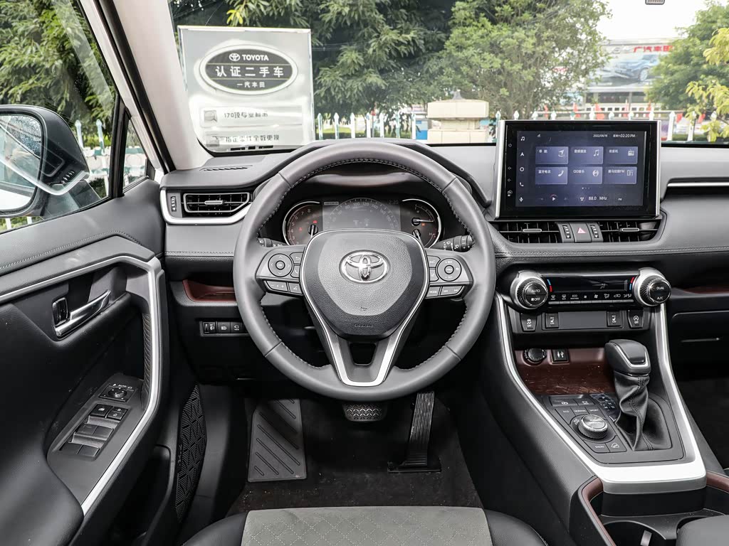 一汽丰田 rav4荣放 2022款 2.0l cvt四驱尊贵版