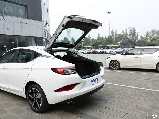 思皓a5店内可试乘试驾售价788万元起