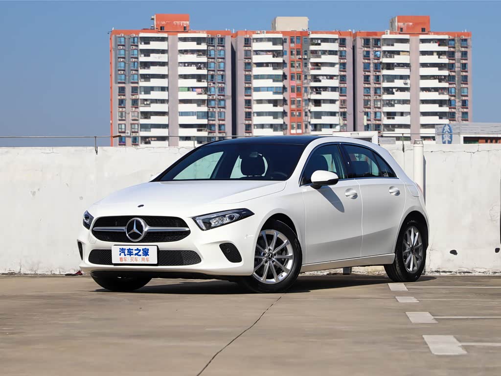 奔驰(进口) 奔驰a级(进口) 2022款 a 200 时尚型 北极白 车身外观已经