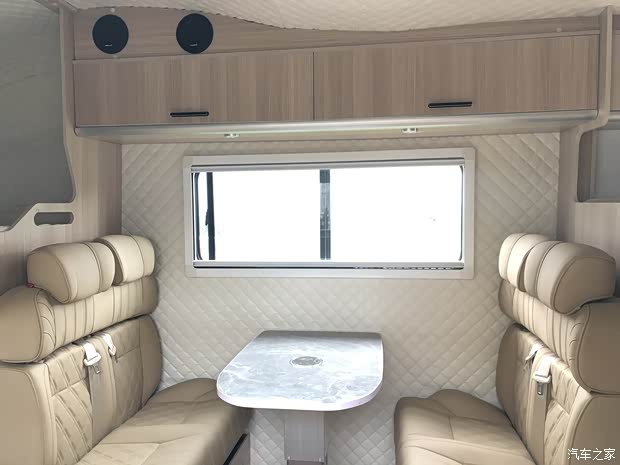 五菱荣光新卡房车售价196万起可试驾