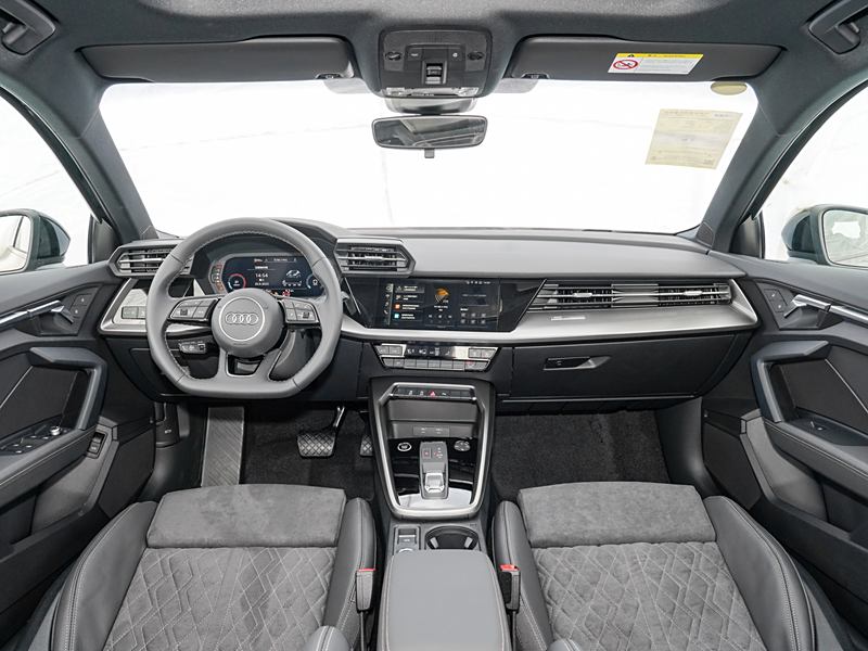 一汽奥迪 奥迪a3 2024款 a3l limousine 35 tfsi rs套件燃速型