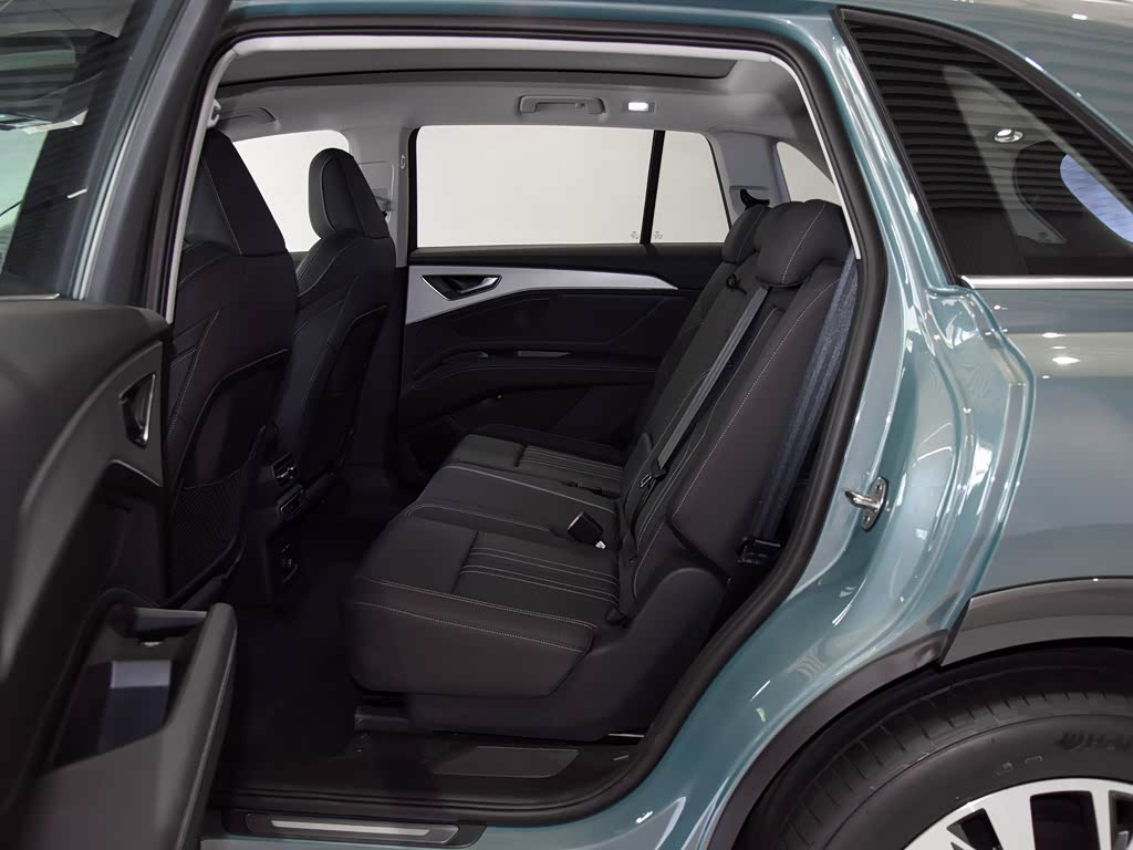 上汽奥迪 奥迪q5 e-tron 2023款 40 e-tron 闪耀型 锦衣套装