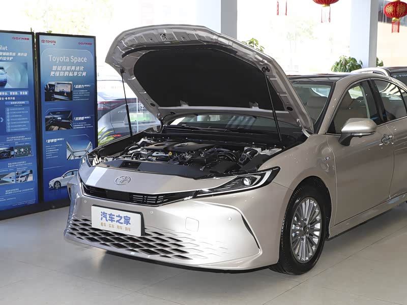 广汽丰田 凯美瑞 2024款  双擎 2.0hg 尊贵版