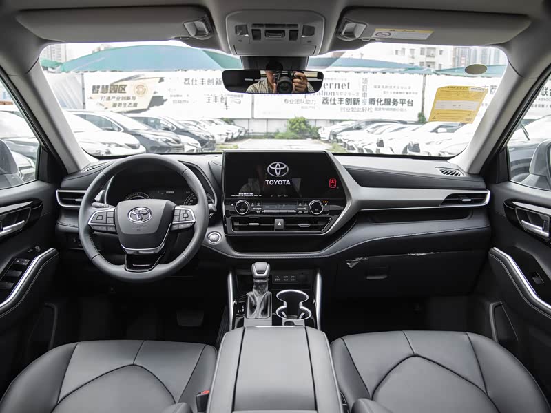 广汽丰田 汉兰达 2023款 2.5l智能电混双擎两驱尊贵版 7座