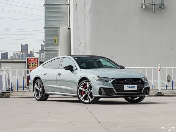 奥迪s7正价销售中目前售价10328万元起