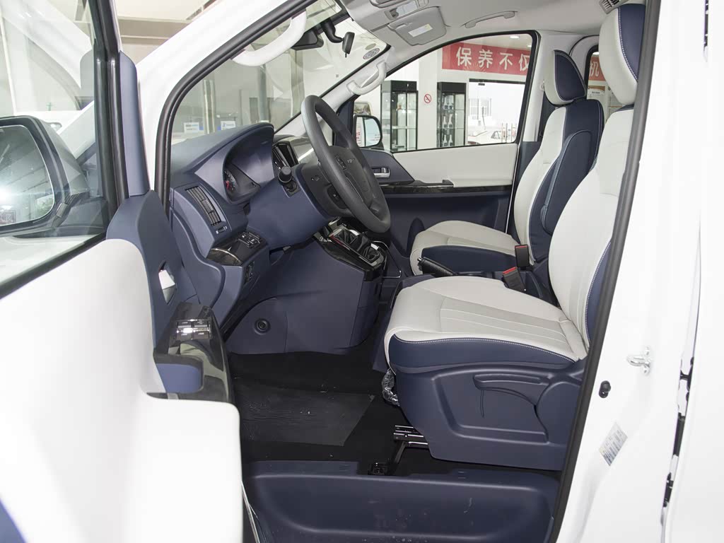 东风风行 菱智plus 2023款 2.0l 手动豪华型cng 7座