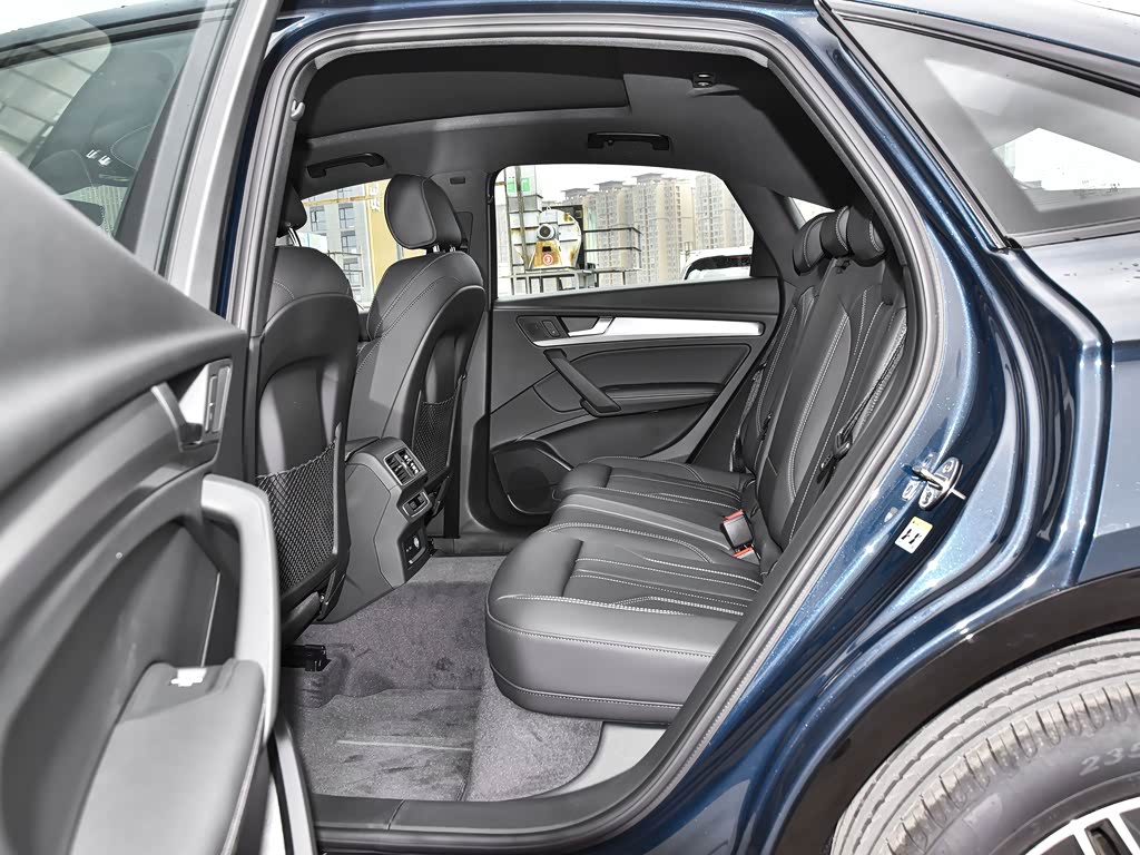 一汽奥迪 奥迪q5l sportback 2022款 改款 40 tfsi 时尚型