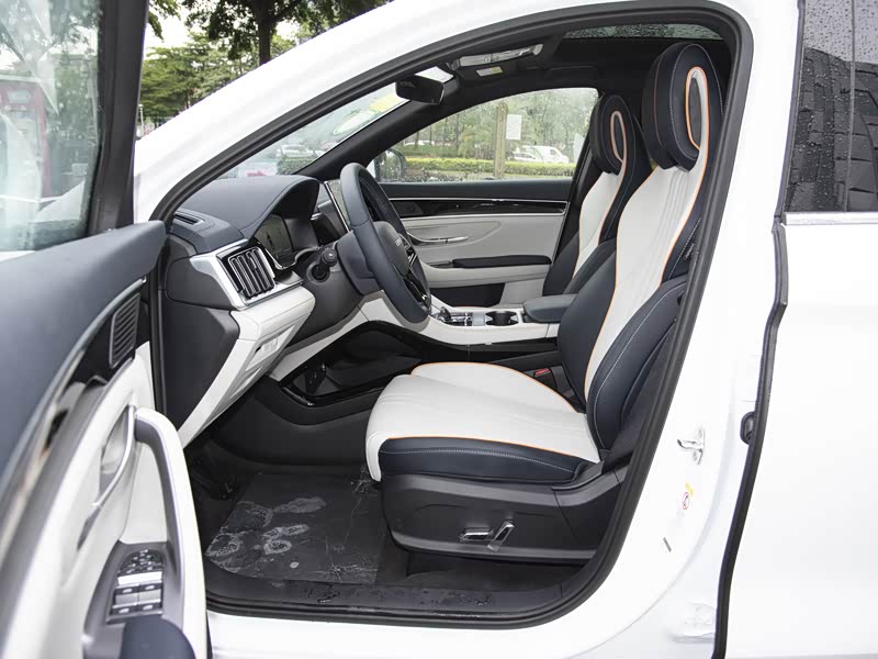 比亚迪 宋plus新能源 2023款 冠军版 dm-i 110km 旗舰型