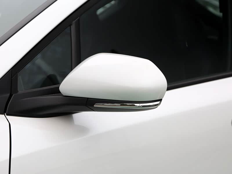 一汽丰田 奕泽izoa 2023款 2.0l 奕享版