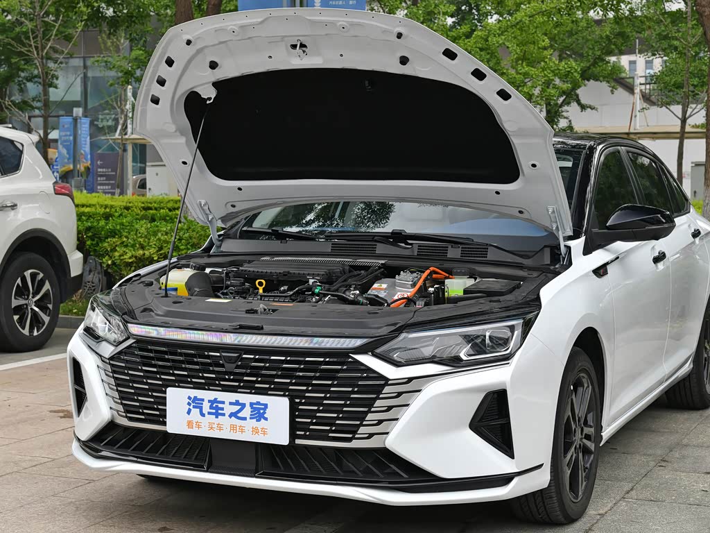 东风乘用车 奕炫max 2024款 1.5t 尊贵·混动版