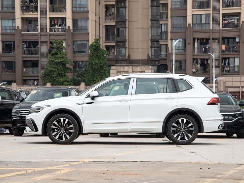 上汽大众 途观l 2023款 改款 330tsi 自动两驱r-line越享版