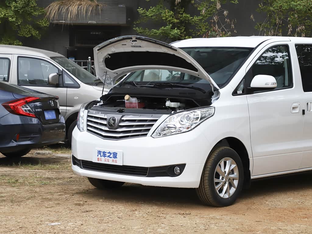 东风风行 菱智plus 2022款 旅行版 2.0l 手动豪华型 9座