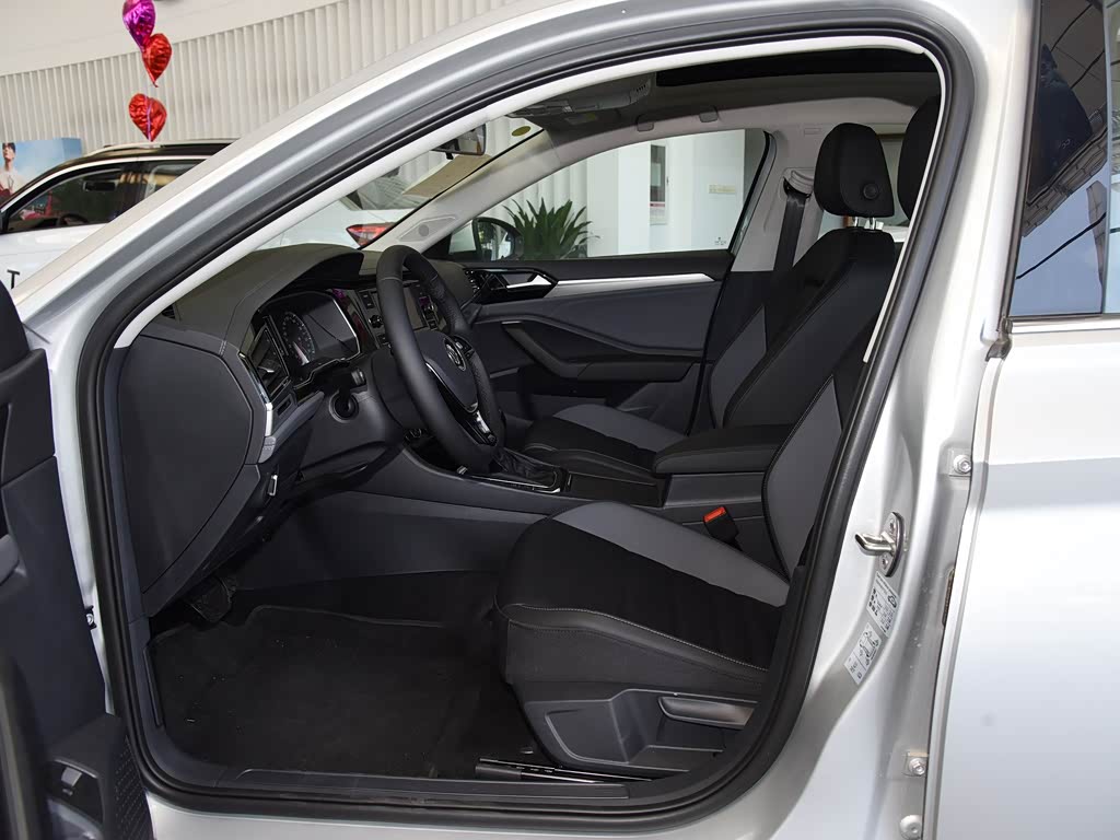 一汽-大众 速腾 2020款 200tsi dsg舒适型 国vi 黑色 车厢座椅 已经是