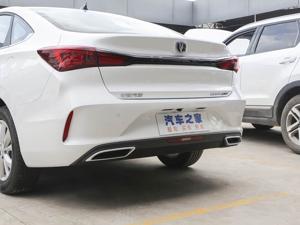 长安汽车 逸动 2022款 plus 1.6l gdi 手动精英型