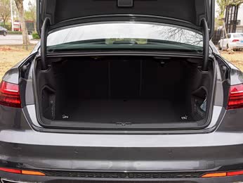 奥迪a4l 2023款 45 tfsi quattro 臻选动感型