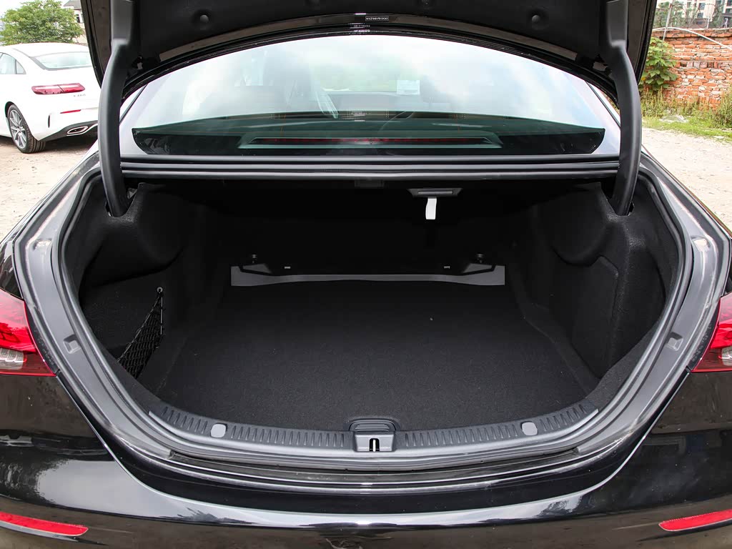 奔驰(进口) 奔驰e级(进口) 2023款 改款 e 260 时尚型运动版