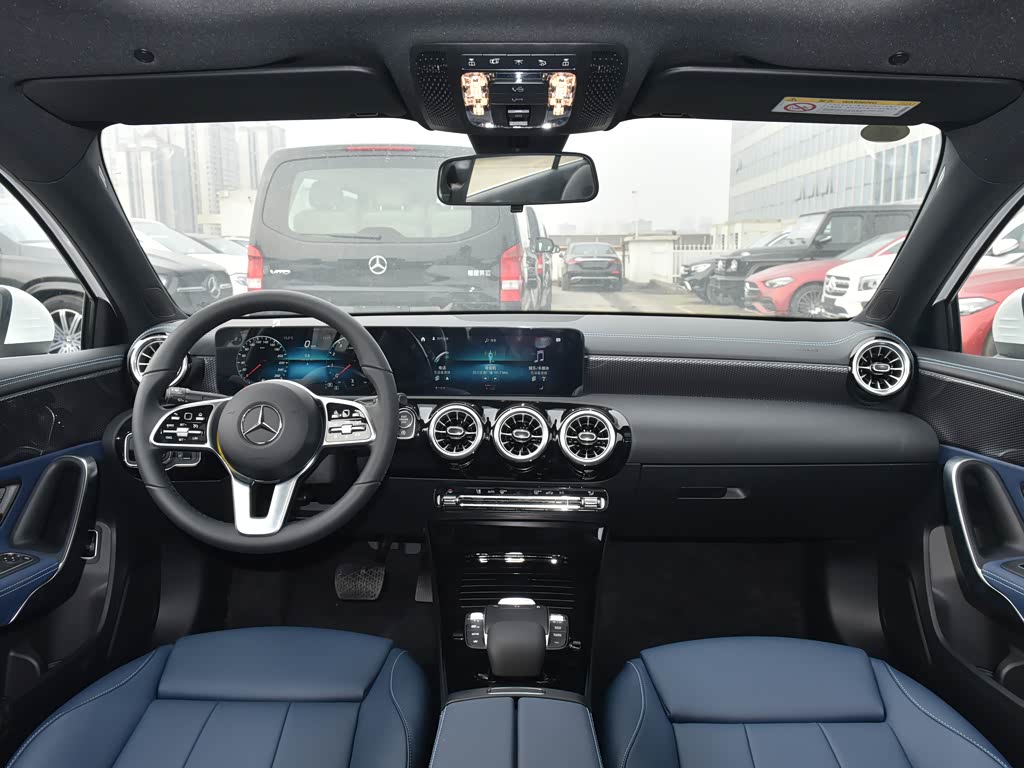 北京奔驰 奔驰a级 2022款 a 200 l 运动轿车动感型