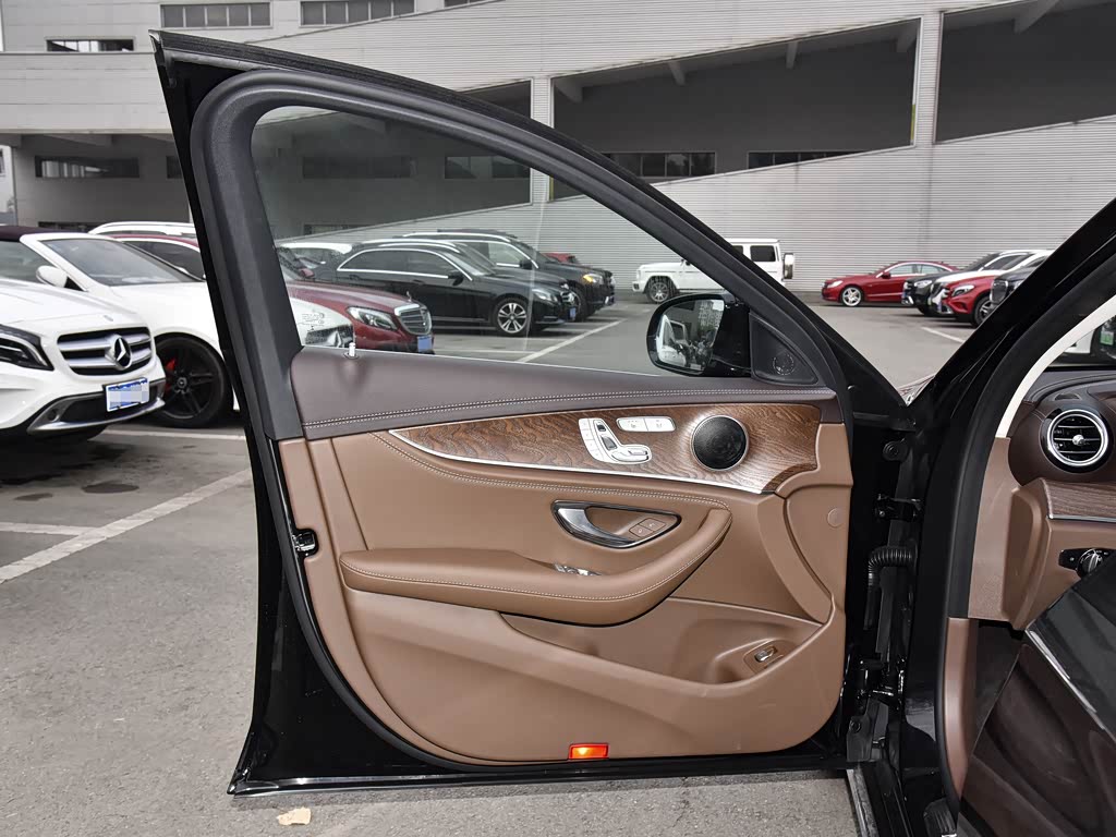 北京奔驰 奔驰e级新能源 2022款 e 350 e l 插电式混合动力轿车