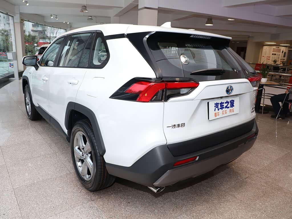 一汽丰田 rav4荣放 2021款 改款 双擎 2.5l e-cvt两驱精英版