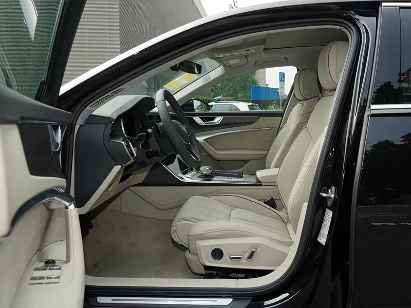 一汽-大众奥迪 奥迪a6l 2021款 55 tfsi quattro 旗舰致雅型